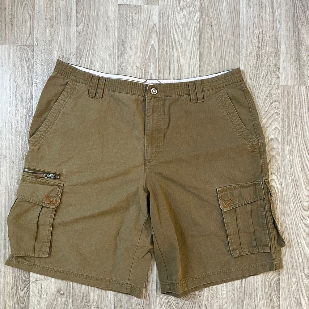 Columbia Men's Tan Cargo Shorts